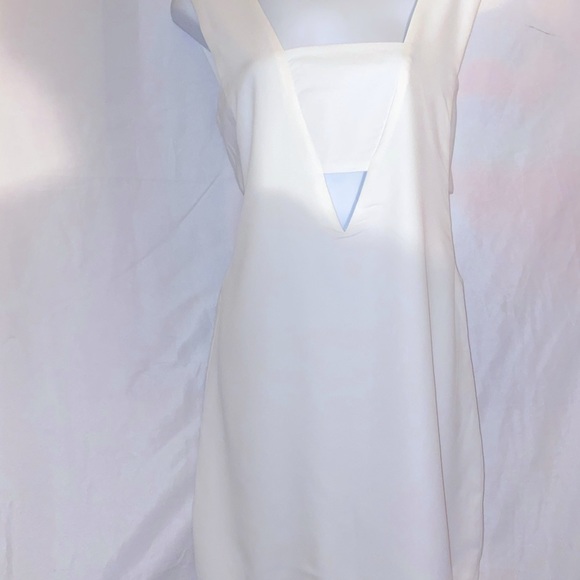 TOBI Dress - Picture 3 of 9